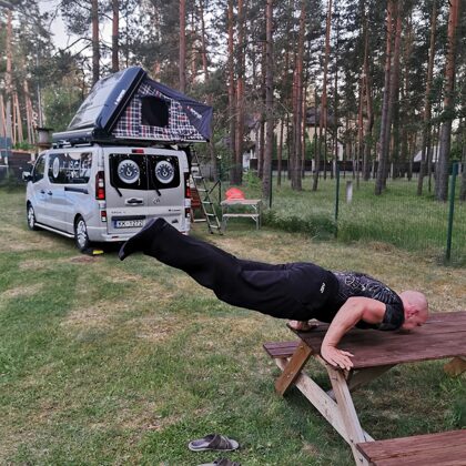 УТРО НАЧИНАЕТСЯ С ЗАРЯДКИ